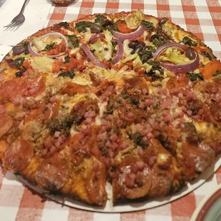 1/2 meatlover 1/2 Mediterranean veggie