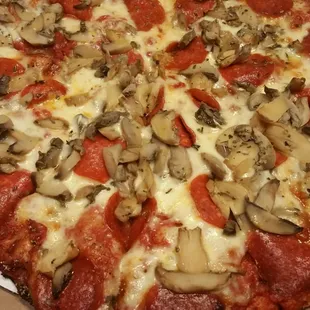 Pepperoni &amp; Extra Mushrooms Pizza.
