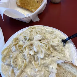 Fettuccine Alfredo with chicken