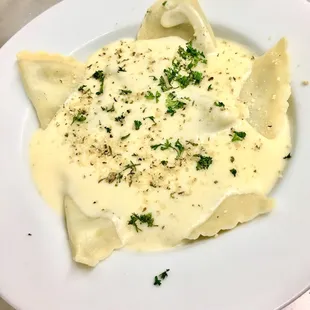 Spinach Ravioli with Alfredo sauce