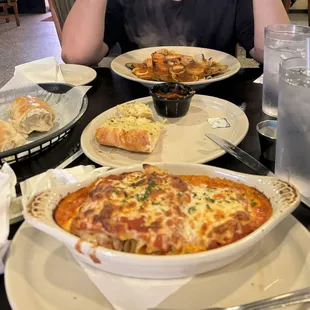 Pasta Trio, Garlic Bread, Seafood Combo