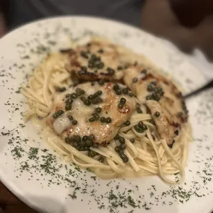 a plate of pasta with chicken