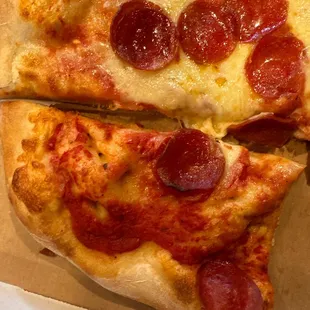 Horrible pizza. No sauce and this is supposed to be a Sicilian!!!! No square crust or sauce. Joke!!!