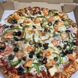 Veggie Specialty Pizza (Large) with double provolone, double chicken and spinach