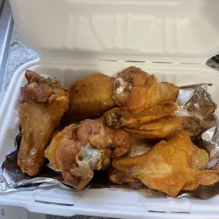 food, chicken wings, chicken, bbq wings, fried chicken, fried chicken wings, poultry, bbq chicken, chicken wings and fried chicken