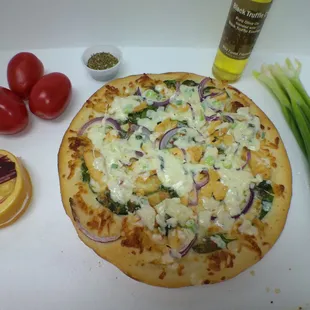 White alfredo with chicken pizza.