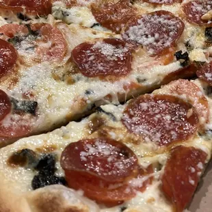 Margherita pizza with pepperoni