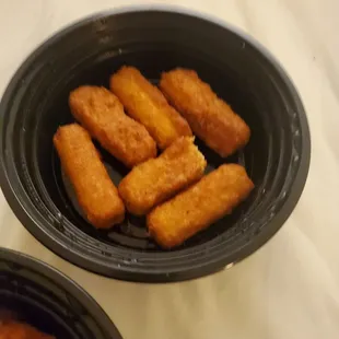Dry and cold mozzarella sticks, never again