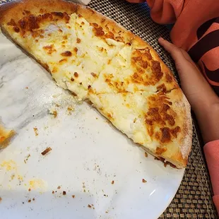 Ricotta and garlic white pizza