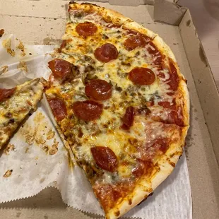 Their pizzas are awesome!! Great service!