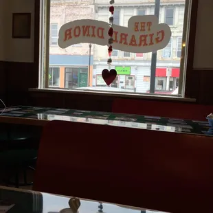 Great place for people watching!nice vibe here! I ordered liver and onions!