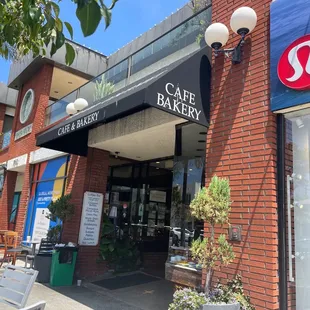Girard Gourmet Entryway- just to the left of Lululemon