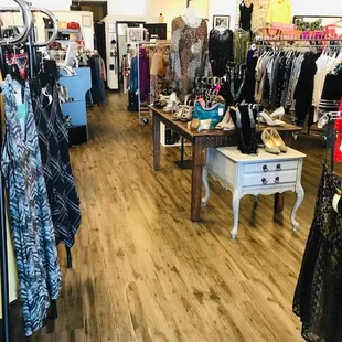Girlfriends Closet, The Chic Resale Boutique! Where Chic meets resale!