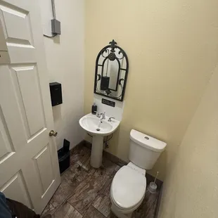 Men&apos;s bathroom (gender specific)