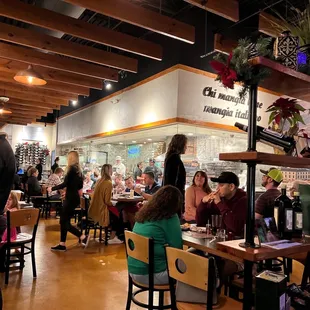 a busy restaurant