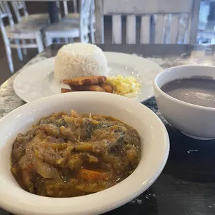 Legume (no meat) with white rice and black beans