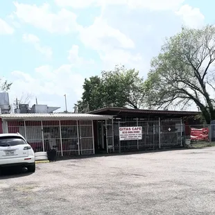 Convenient to Metro 20 stops, &amp; an easy walk from bus &amp; train stops on Harrisburg...also plenty of parking for the auto addicted, too. :-D