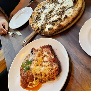 Chicken parm and PIZZA AI FUNGHI