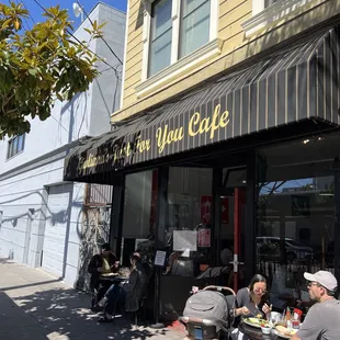 Great vibe and they got this place rocking! Food is on point and I'm happy to have them back in the neighborhood.