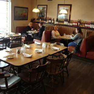 Left (west) dining area.