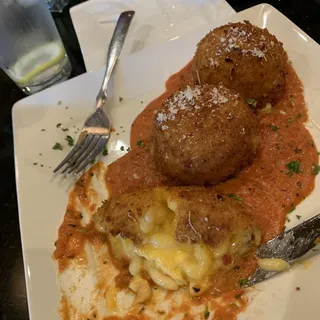 Macaroni and Cheese Balls