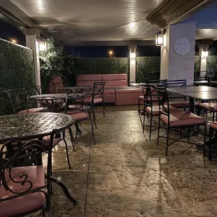 Outdoor dining. So nice.