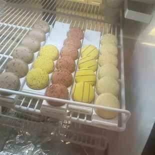 Macarons per piece