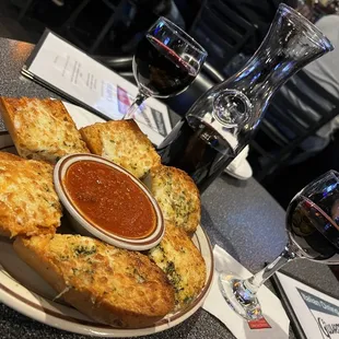 Garlic cheese bread and Chianti