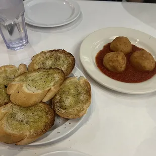 Appetizer of garlic bread and Suppli di Riso (Risotto balls w/smoked mozzarella center)