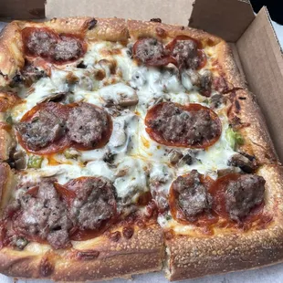 Small Deluxe Pizza
