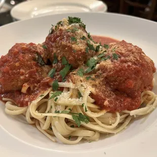 Linguine and meatballs