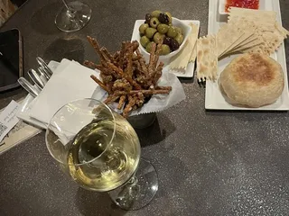 H2 Huth & Harris Wine Merchants - Medina