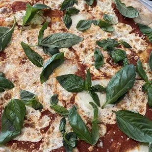 Garlic and basil pizza