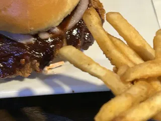 Streetcar Grille and Tavern