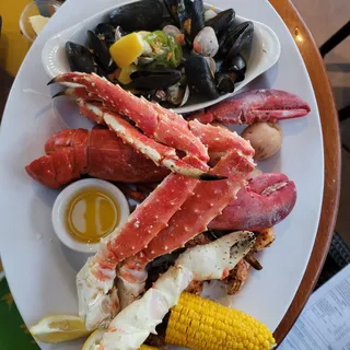 1.5# Live Maine Lobster w/ 2 Sides