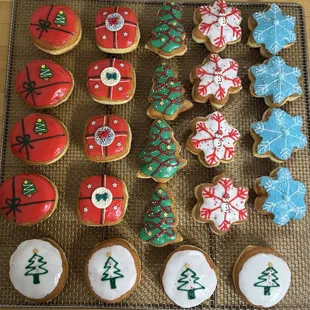 Christmas donuts are available to order !