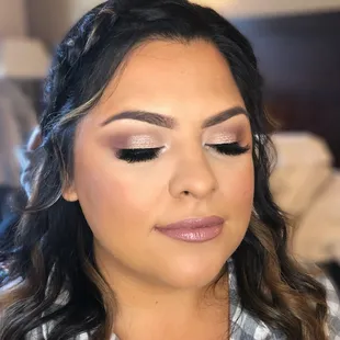 Soft rosy glam on the beautiful bride