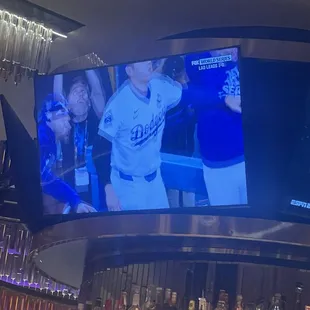 360' degree center bar at Glass Bar Lounge PH