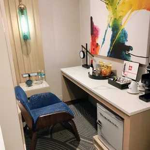 Very cute room with workspace