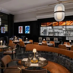 Glass Light 
Restaurant and Main Dining Room