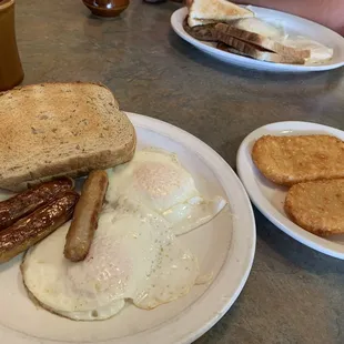 a plate of breakfast foods