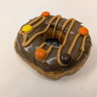 @endoedibles on Instagram 12/10/24  Peanut Butter Reese's Pieces Doughnut