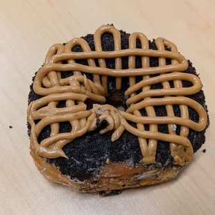 @endoedibles on Instagram 09/16/24  Oreo Peanut Butter Doughnut