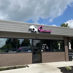 the exterior of a restaurant