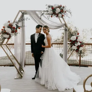 Pick your wedding arch from one of our stunning in-house Wedding arches. We have many shapes and sizes!