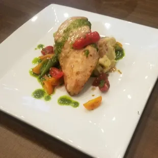 Chicken breast with pesto and seasonal vegetables