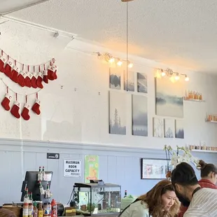 They are so attend for people that are coming. They serve them right away nice