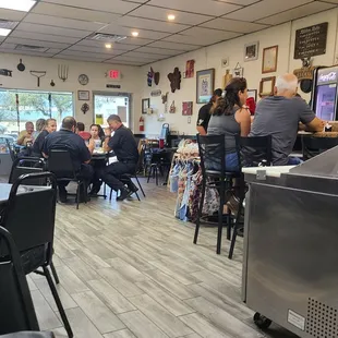 Standard local Florida kitch on the walls!