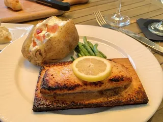 Chicanes Restaurant & Bar