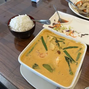 Red Curry with Shrimp (lvl 4) with white rice &amp; 44. Pad Woon Sen with Fried Tofu